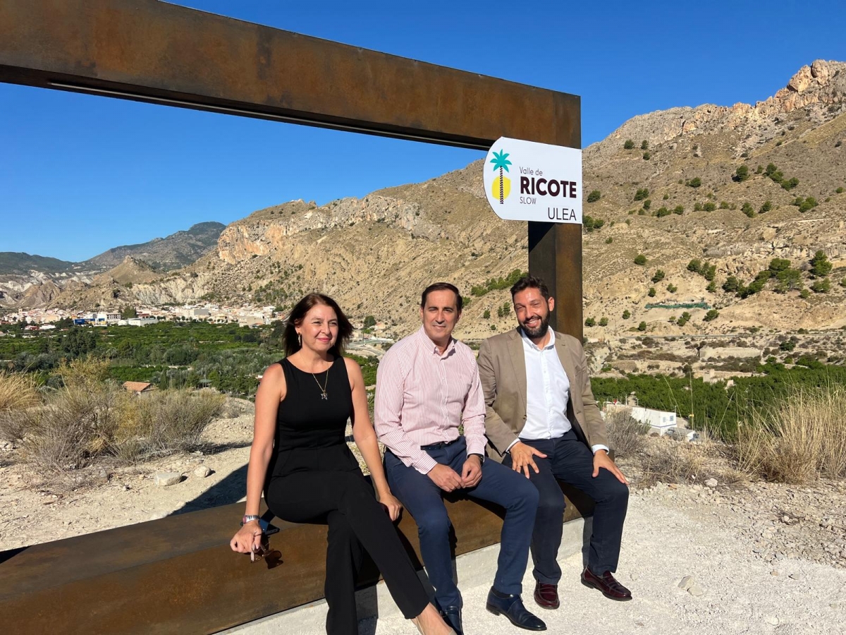 Una sonrisa para el Valle de Ricote: Ulea estrena las nuevas señales y un 'photocall' para reforzar la imagen de destino 'slow'