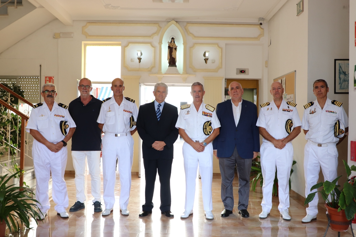 El Almirante del Arsenal visita la Fundación Hospitalidad Santa Teresa en San Antón