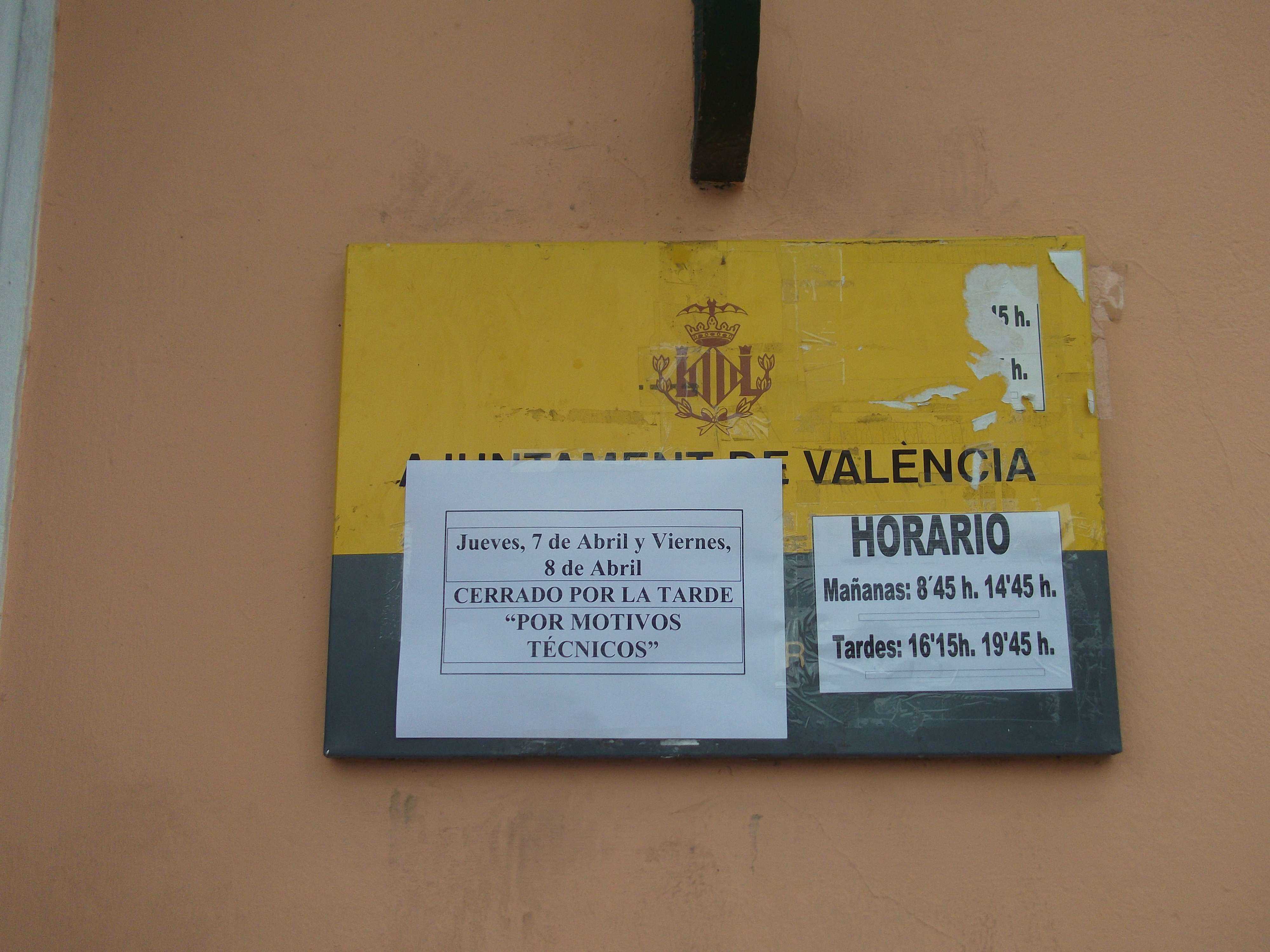 EUPV denuncia el cierre masivo de bibliotecas en la ciudad por falta de personal