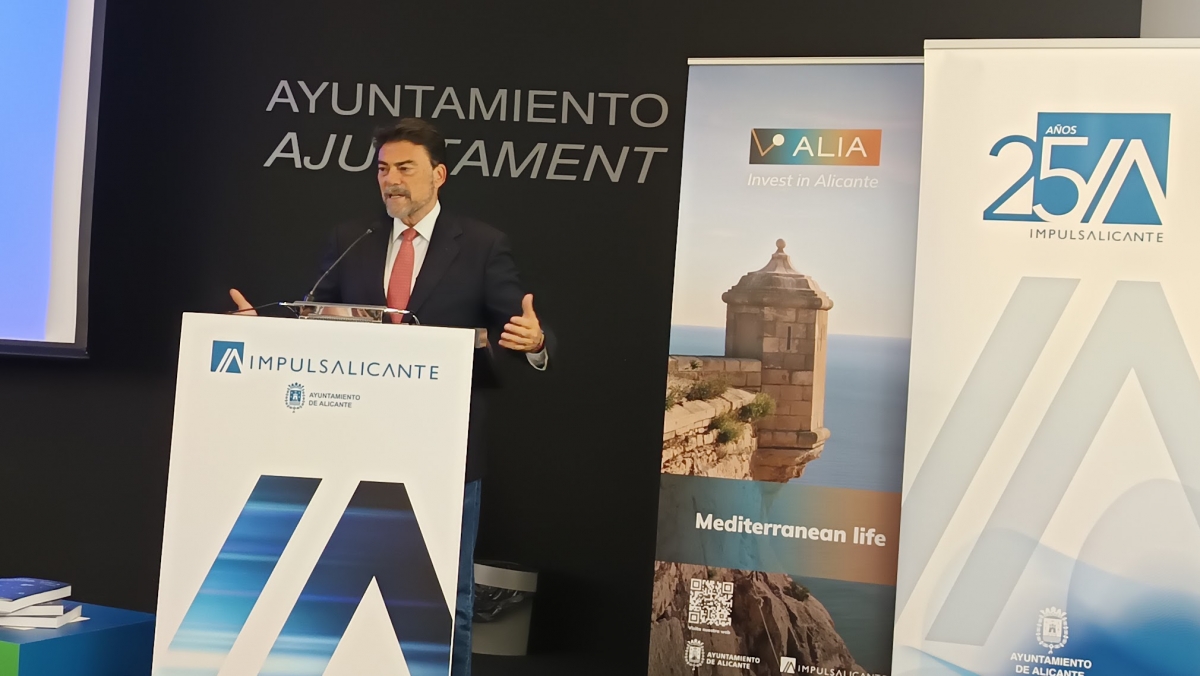 El alcalde de Alicante, Luis Barcala, en un acto organizado por 'Impulsalicante'. - 