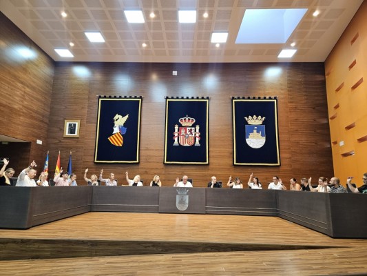 Oropesa aprueba en el pleno la concesión de la cruz al mérito a seis agentes de la Policía Local
