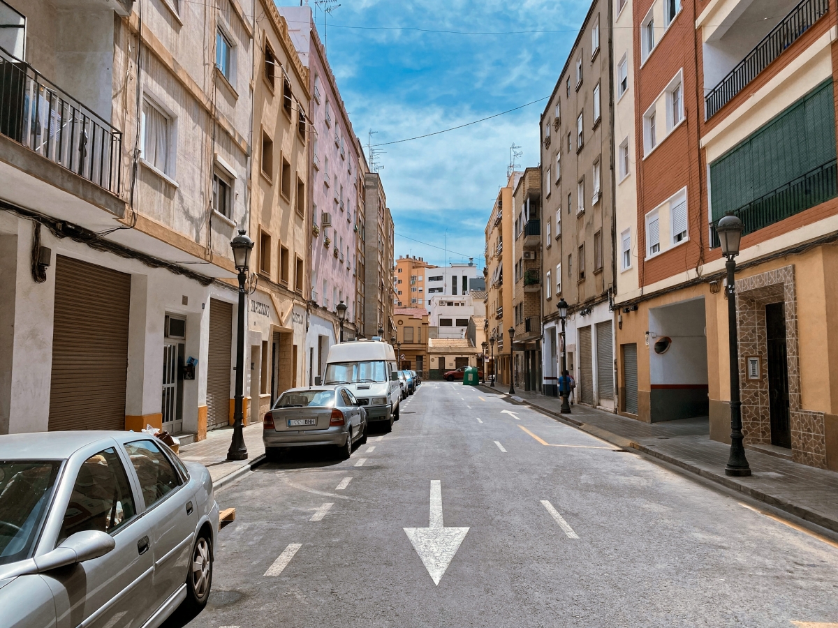 Mislata paralizará las licencias para transformar bajos comerciales en viviendas vacacionales