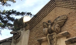 Los seres fantásticos que habitan en el Cementerio de Murcia: simbología de las gárgolas