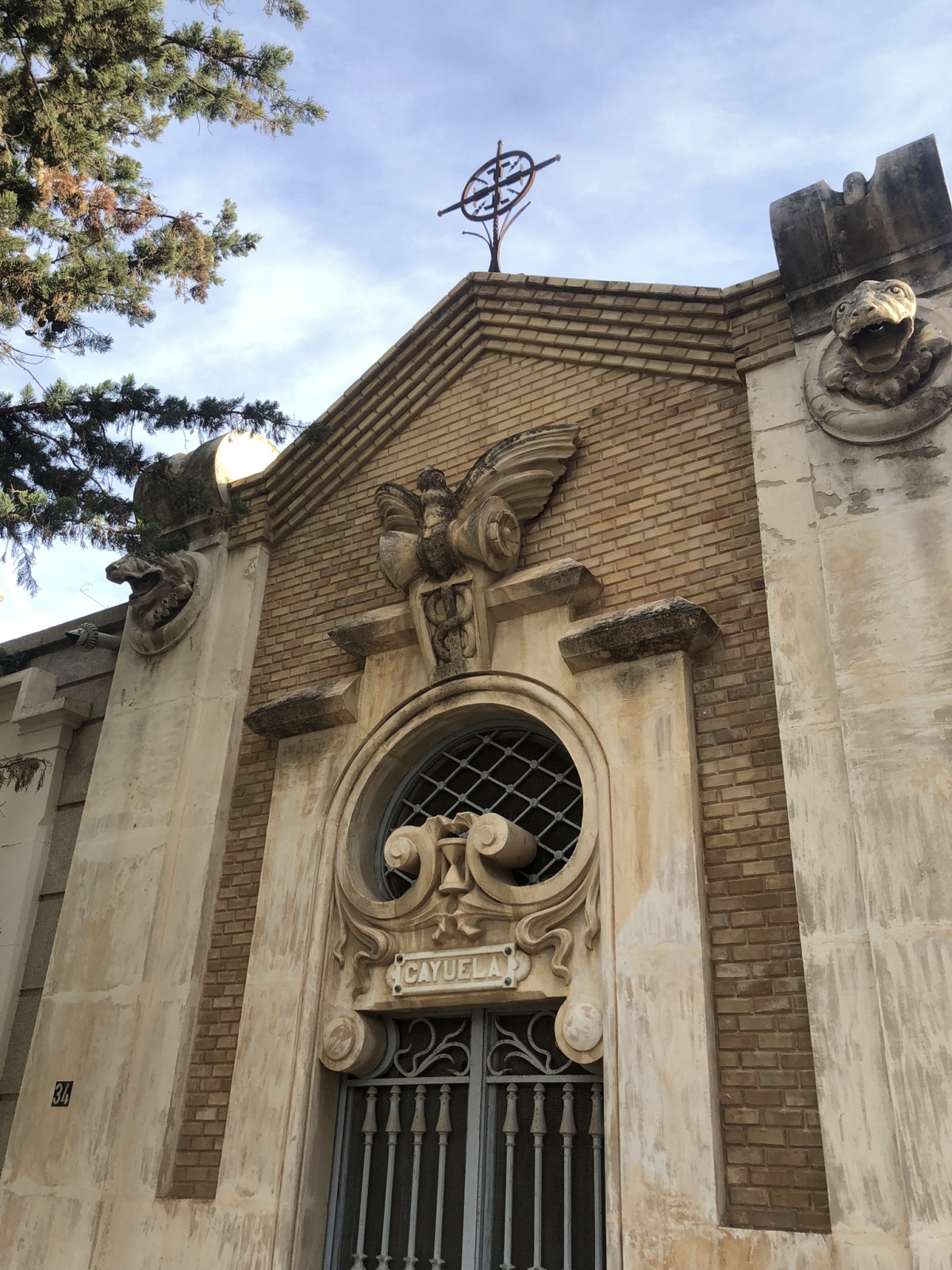 Gárgolas del panteón Cayuela