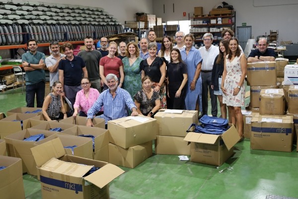 Aportem-Puerto Solidario dona cuatro contenedores y 1.300 mochilas para colegios damnificados por la Dana