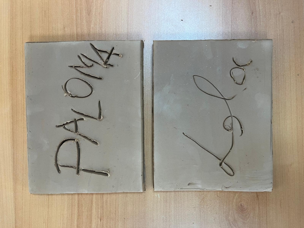 Ejemplo del azulejo en homenaje a las víctimas de la Dana.