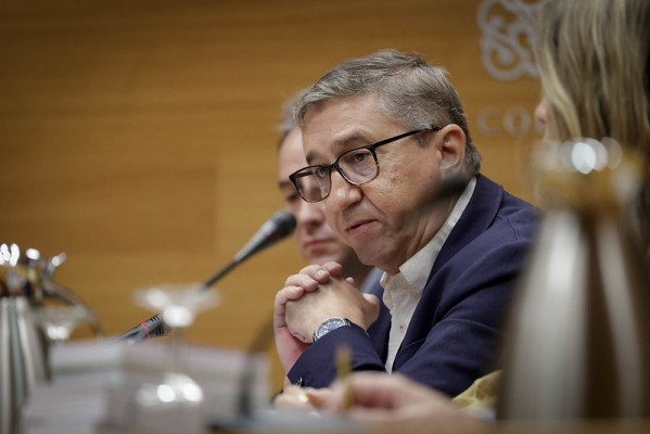 Rovira afirma que negociará una subida salarial a docentes si hay financiación