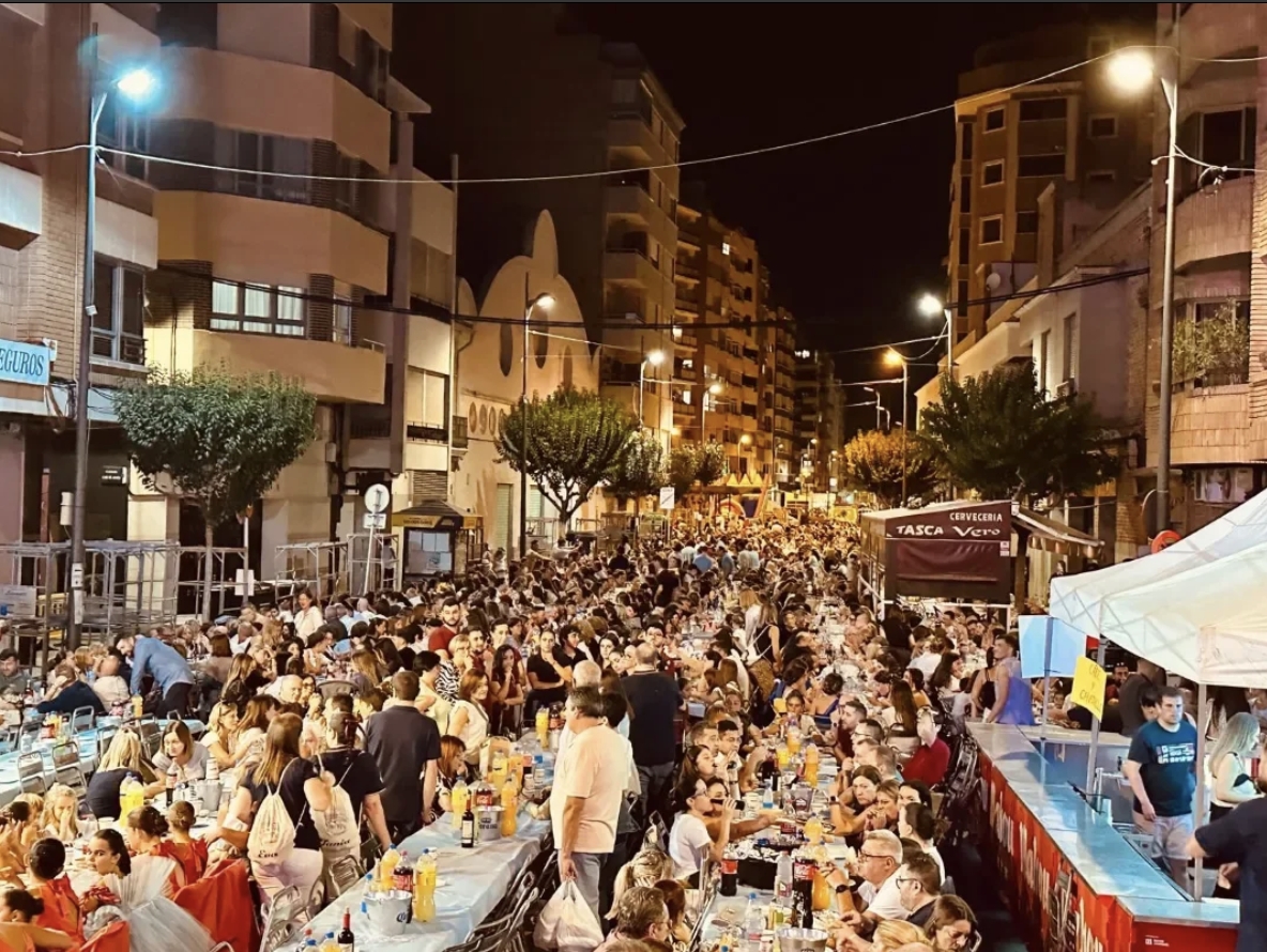 Más de 2.300 personas disfrutarán de la cena de 'Paiporta' de la Batalla de Flores de Burriana