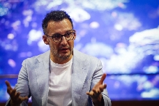 Alejandro Amenábar: "Mis películas son una mezcla de responsabilidad y locura"