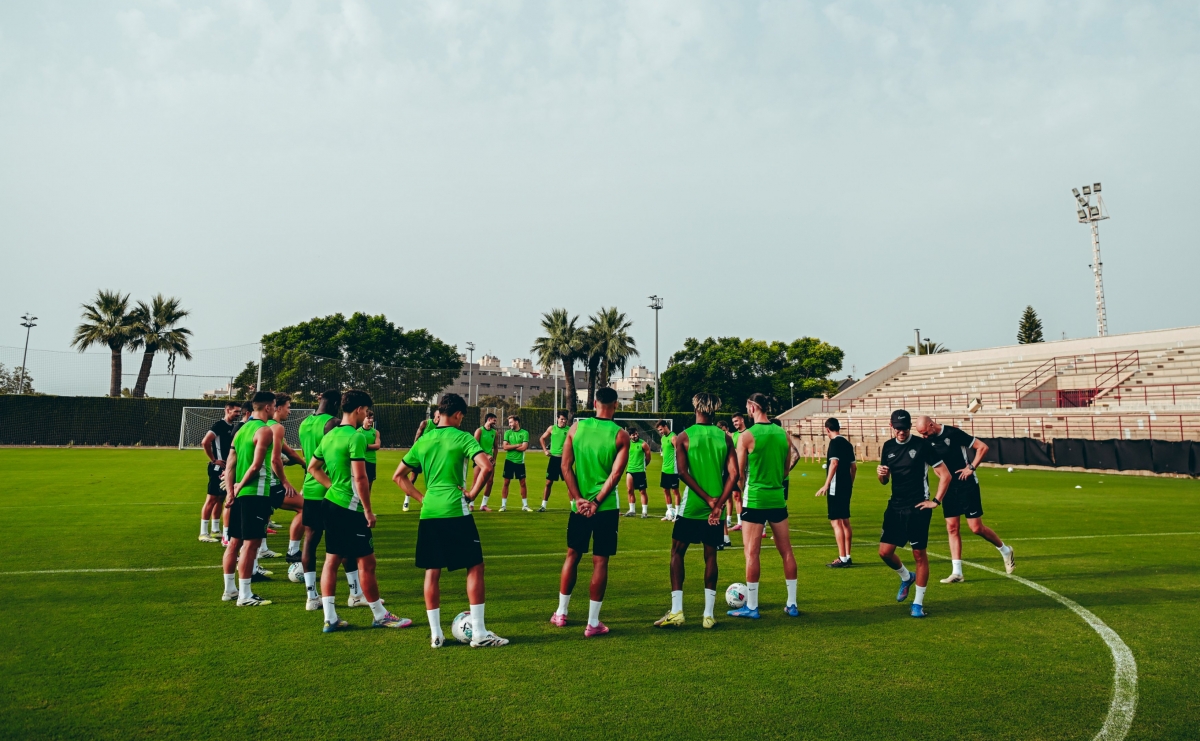 El Elche regresa este lunes a los entrenamientos con las dudas de Aguado y Valera