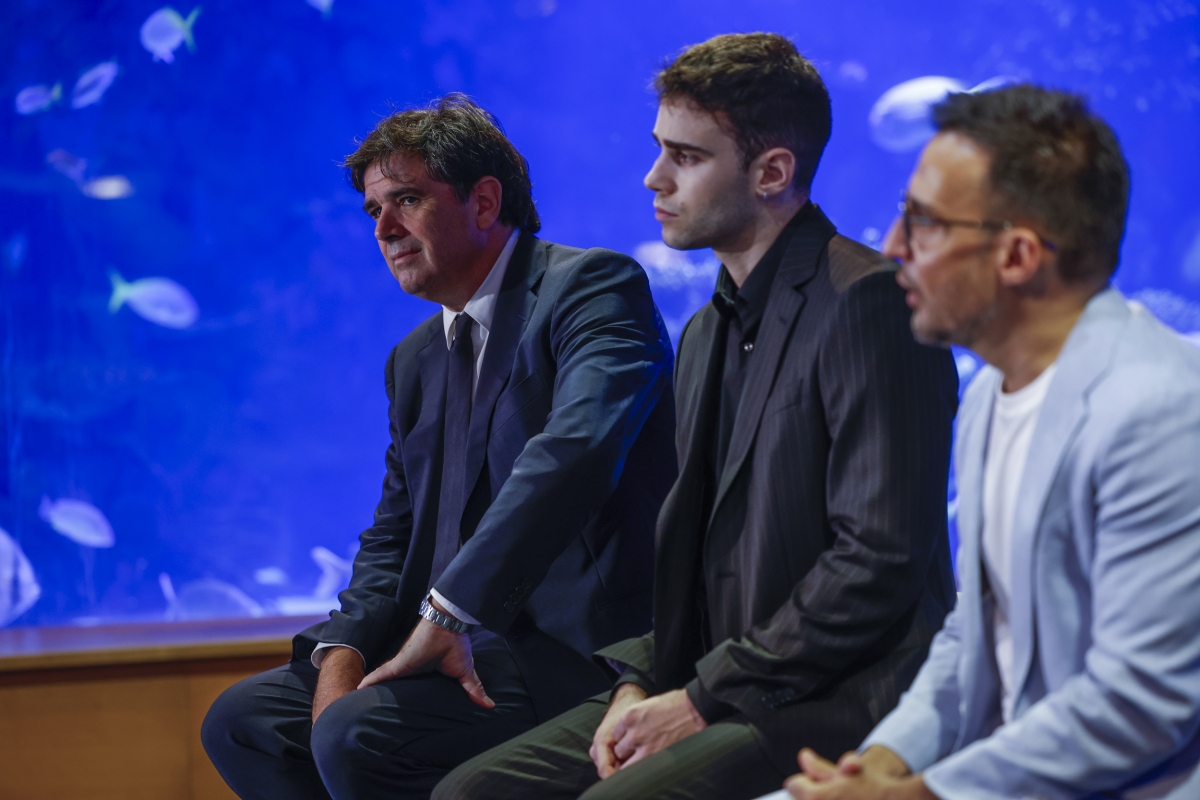 Fernando Bovaira, productor de la película, junto a Julio Peña y Alejandro Amenábar.
