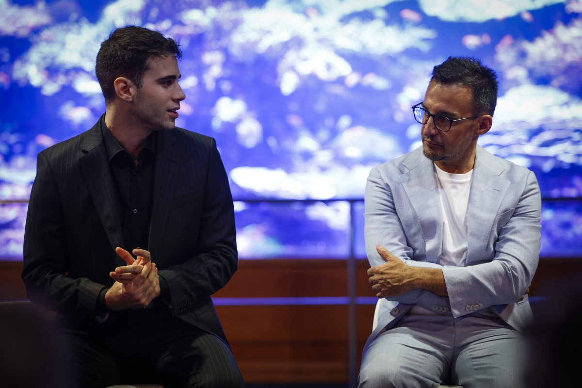 Julio Peña, protagonista de El Cautivo, y el director Alejandro Amenábar.