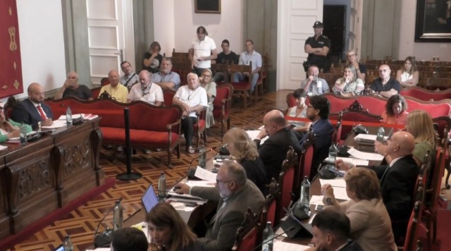 Indignación vecinal: denuncian abuso de autoridad y agresión a un representante de FAVECIP en el Pleno de Cartagena