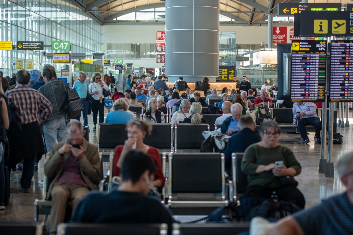 Cano señala que los datos de récord de los aeropuertos de la Comunitat demuestran que su ampliación es 