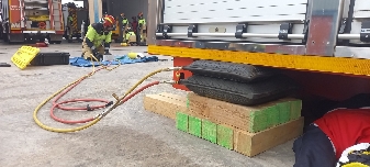 Cartagena refuerza a sus bomberos con tecnología para levantar toneladas en segundos