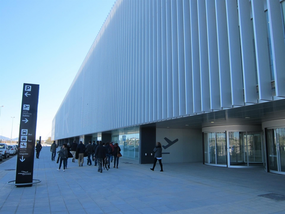 El aeropuerto de Corvera repunta en verano y eleva un 3,5% los pasajeros por el tirón internacional