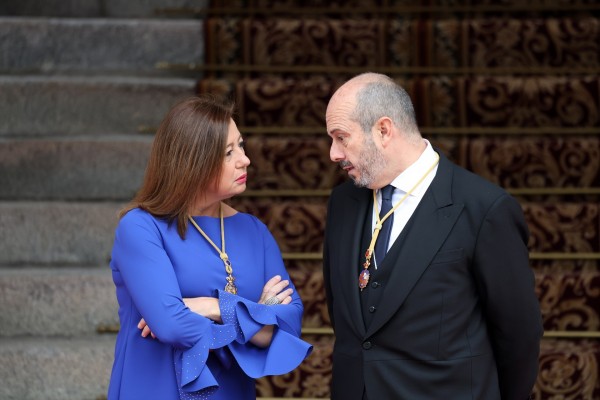 Las Cortes reservan casi tres millones anuales para pagar pensiones y ayudas a exparlamentarios