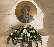 Las cenizas de Camilo Sesto ya descansan en su mausoleo en el cementerio de Alcoy