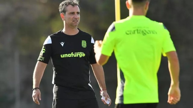 Un Efesé en descenso visita al Racing de Santander este lunes en el inicio de la era Jandro Castro 