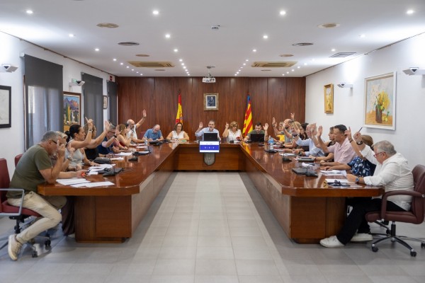 L'Alfàs adjudica a Criskemills la cesión de la gestión de los servicios de temporada en la playa de l'Albir