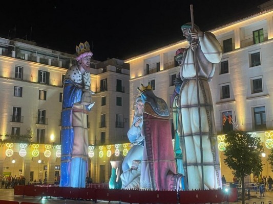 Alicante ya traga 'la bola' de las contratas navideñas: adjudica la custodia de los ángeles, falta el belén