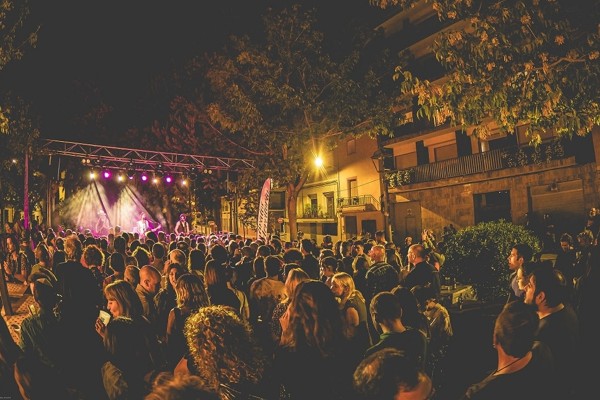 El festival Nómade impulsa la sostenibilidad con buses lanzadera hasta los conciertos