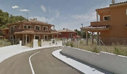 El sueño frustrado de once familias por estrenar chalet en Calicanto: obras inacabadas y un pulso entre ayuntamientos