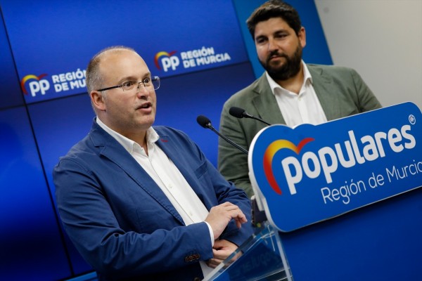 López Miras, secundado por Tellado, convocará a sus cuadros el jueves para movilizarse ante el 'sanchismo'