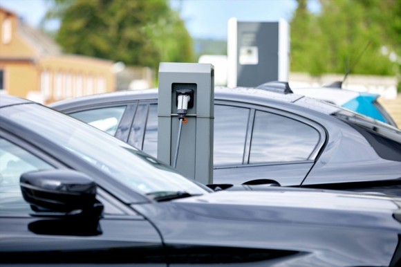 El conflicto en Oriente Próximo espolea las compras de coches eléctricos en la Comunitat