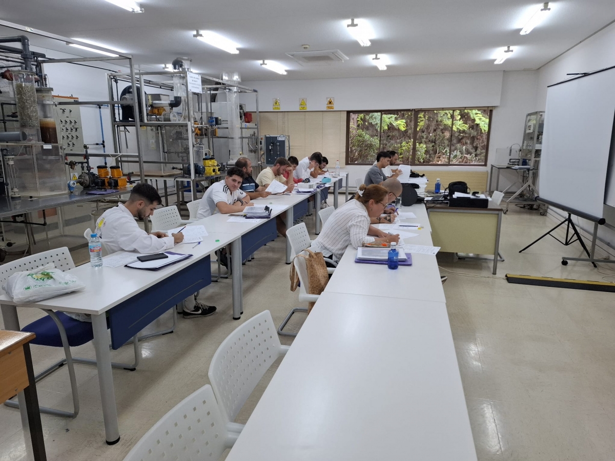 Alumnos durante la realización del curso. - Foto: CARM