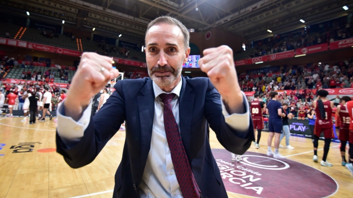 Sito Alonso prolonga su vínculo como entrenador del UCAM CB hasta 2028