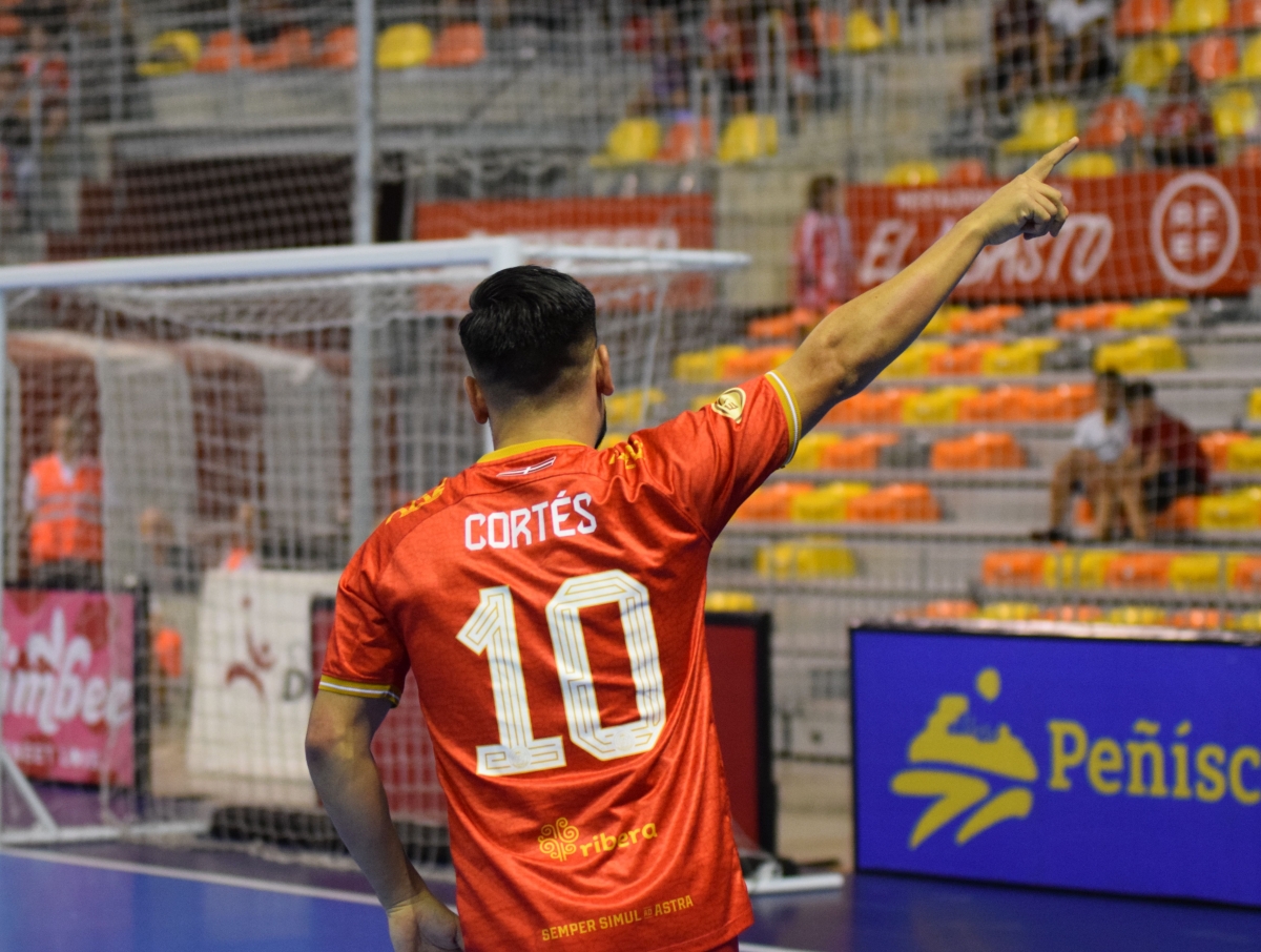 El Jimbee impone su pegada para ganar al Peñiscola y ya acecha el liderato 