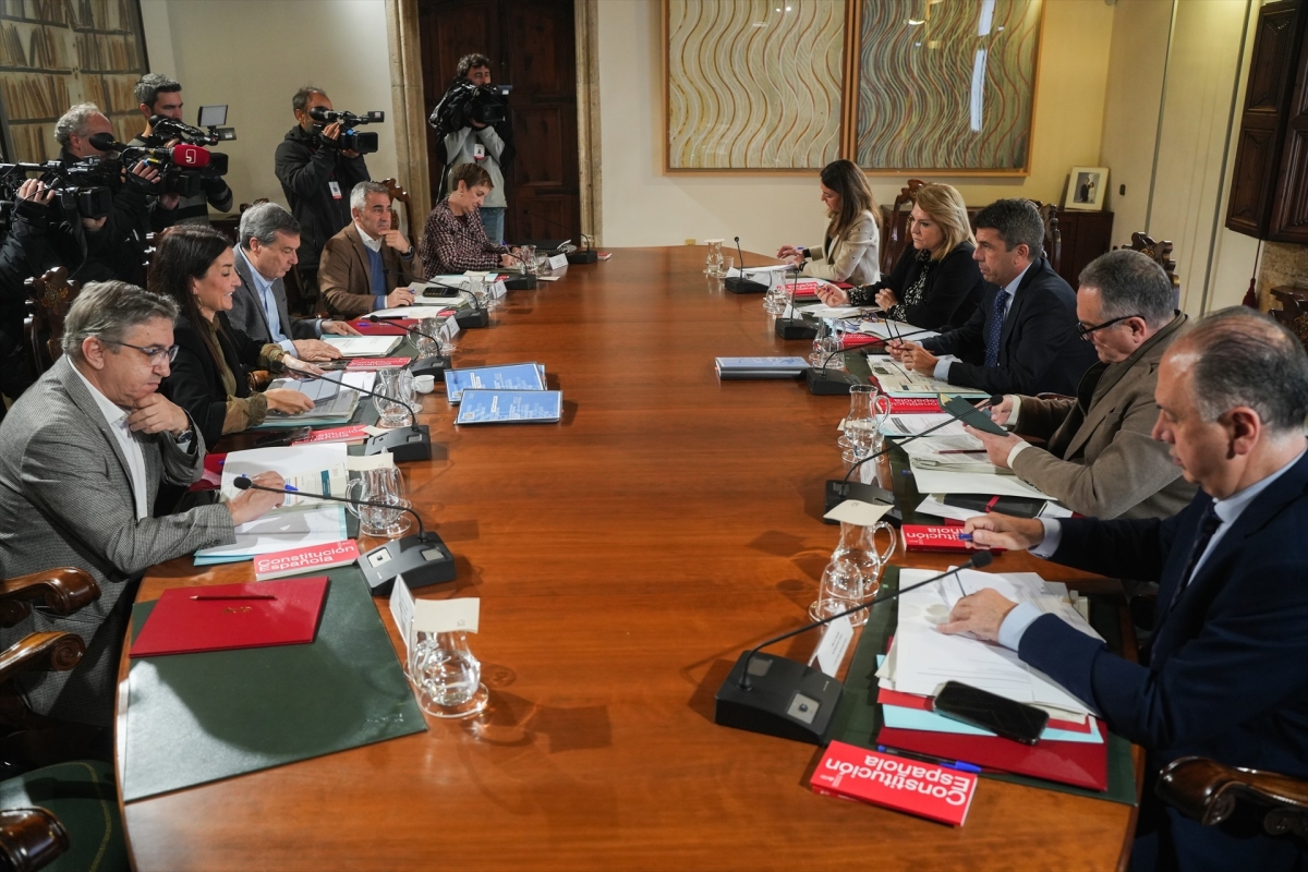 Grabación de un mudo antes de un Pleno del Consell.