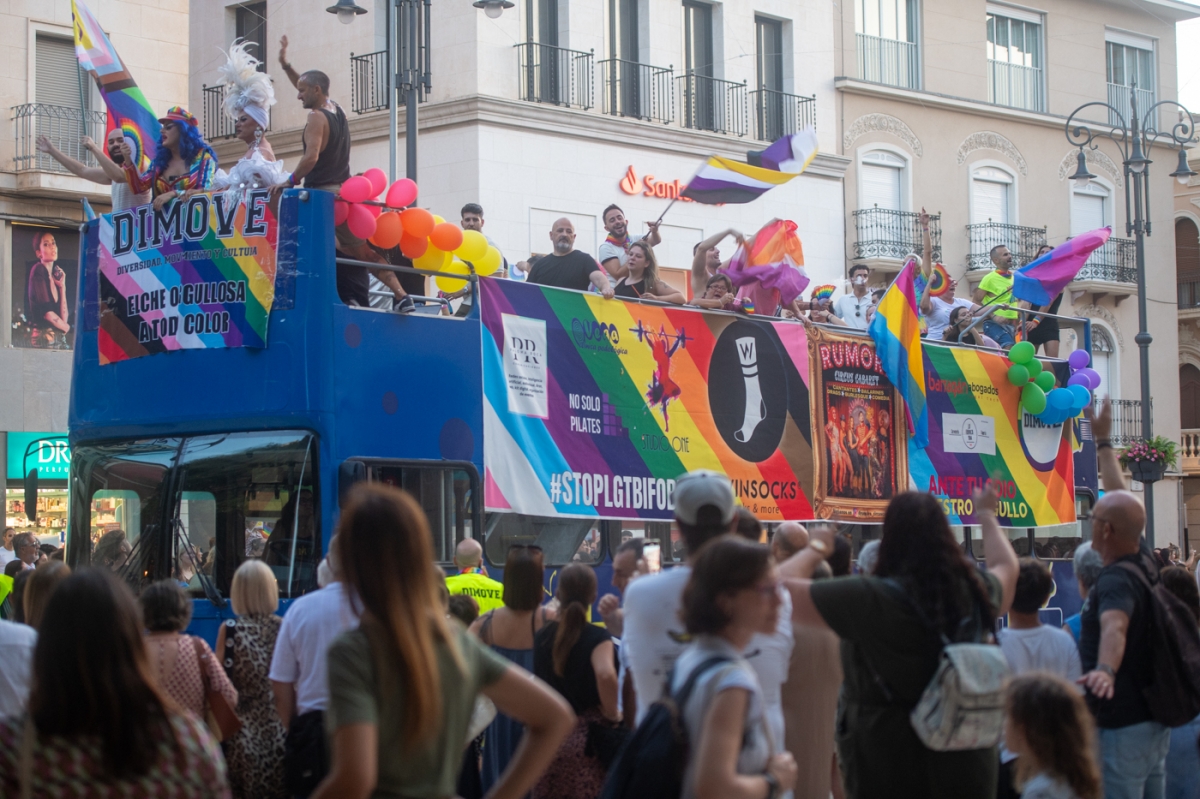 Manifestación del Orgullo LGTBIQ+ en Elche 2025. - Foto: RAFA MOLINA Manifestación del Orgullo LGTBIQ+ en Elche 2025.
