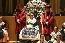 Castelló aplaude y encumbra a Clara Sanz como Reina de las fiestas de la Magdalena 2026