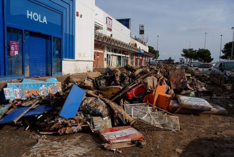 Una zona comercial escasos días después de las inundaciones. - Foto: EDUARDO MANZANA/EP