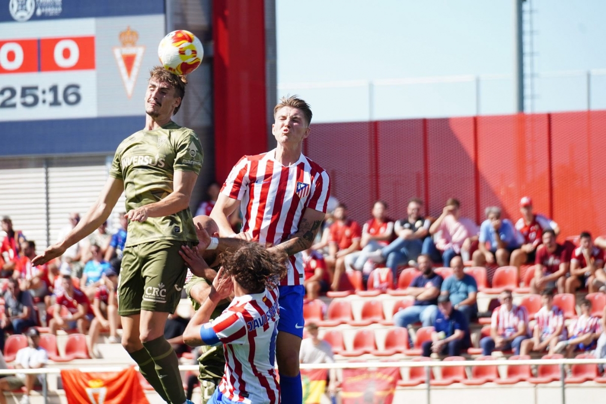 El Murcia perdona y cede dos puntos en el último instante ante el filial del Atlético