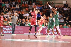 El UCAM CB gana el Torneo de Limoges con un 58-72 ante el anfitrión