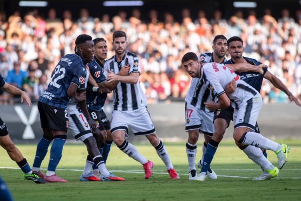 El Castellón rescata un empate insuficiente con un penalti en el descuento