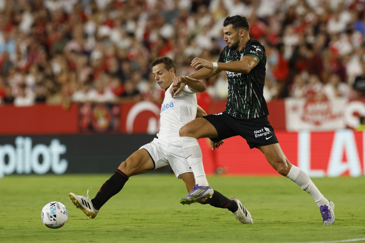 Rafa Mir en un momento del partido con el Sevilla FC