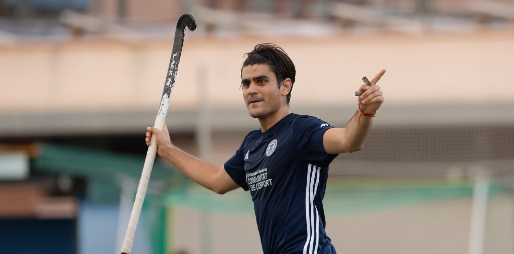 Roberto Bayarri decide el derbi valenciano de DHB 