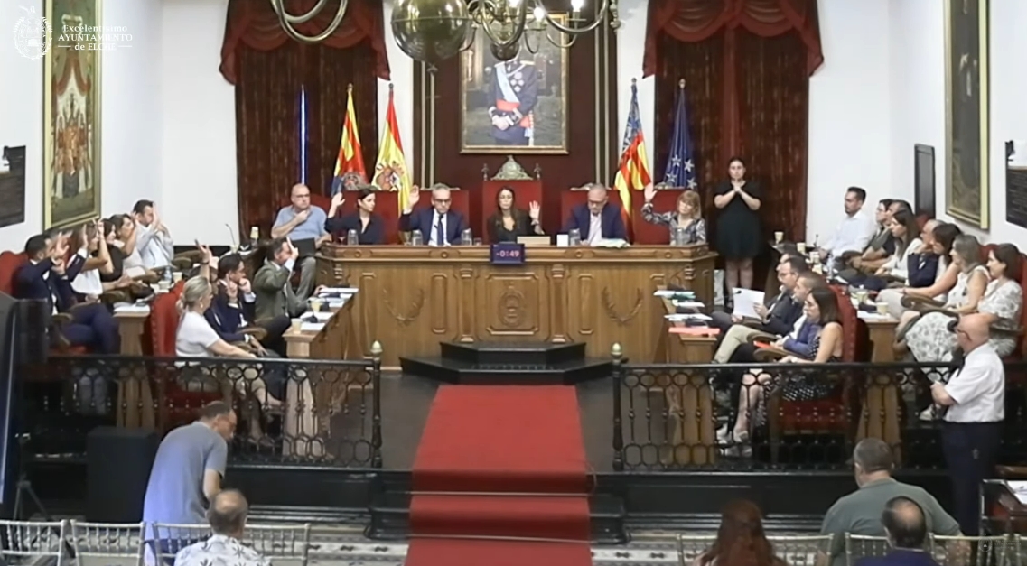 El pleno del Tram de Elche: el bipartito tumba la exigencia, dosis de 