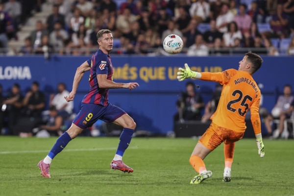 El Valencia acumula los peores resultados de su historia con el Barcelona