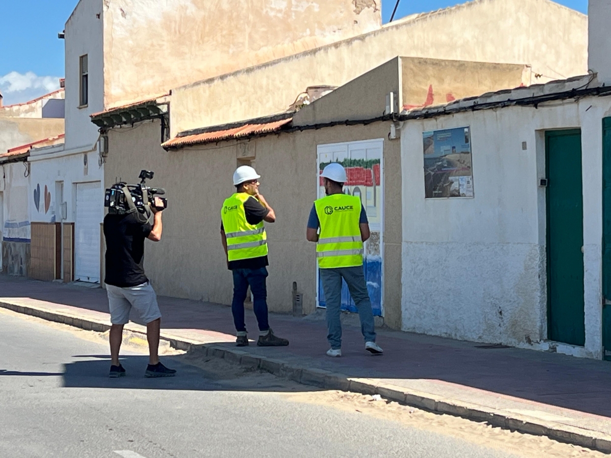  Los vecinos de Babilonia paralizan el derribo de sus casas tras la suspensión cautelar del Consell