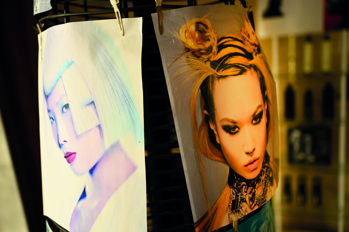 Detalles de su salón, ubicado en Maestro Gozalbo - Alfons Rodríguez Detalles de su salón, ubicado en Maestro Gozalbo