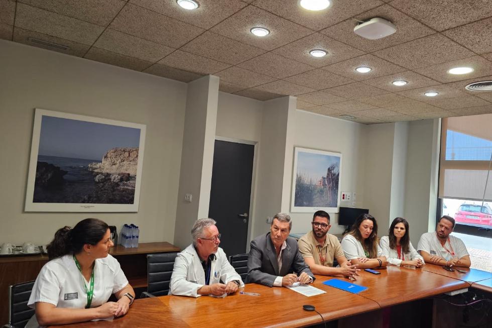 Sanidad firma un nuevo acuerdo que mejora las condiciones del personal a extinguir del departamento de salud de Torrevieja