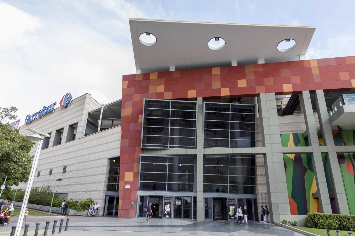 El acceso del centro comercial Gran Vía de Alicante.  - Foto: PEPE OLIVARES