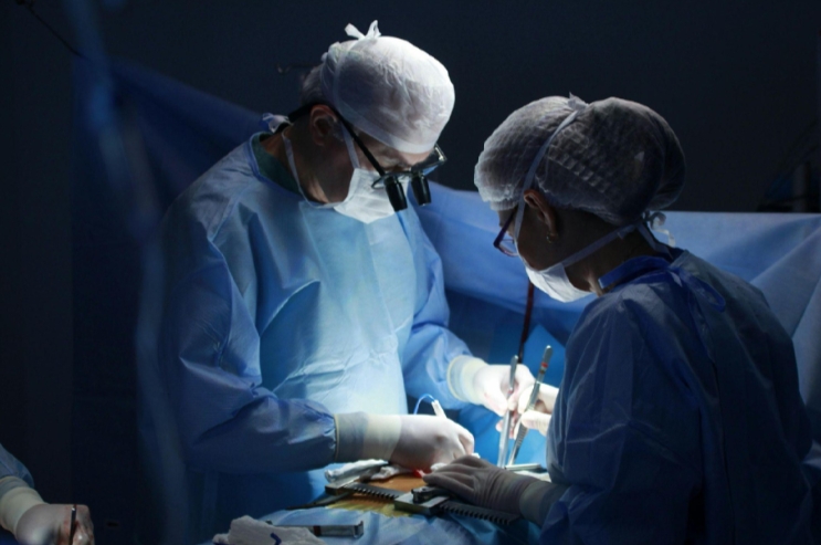 Cirugía laparoscópica de la vesícula biliar: estos son los riesgos y la recuperación tras la colecistectomía