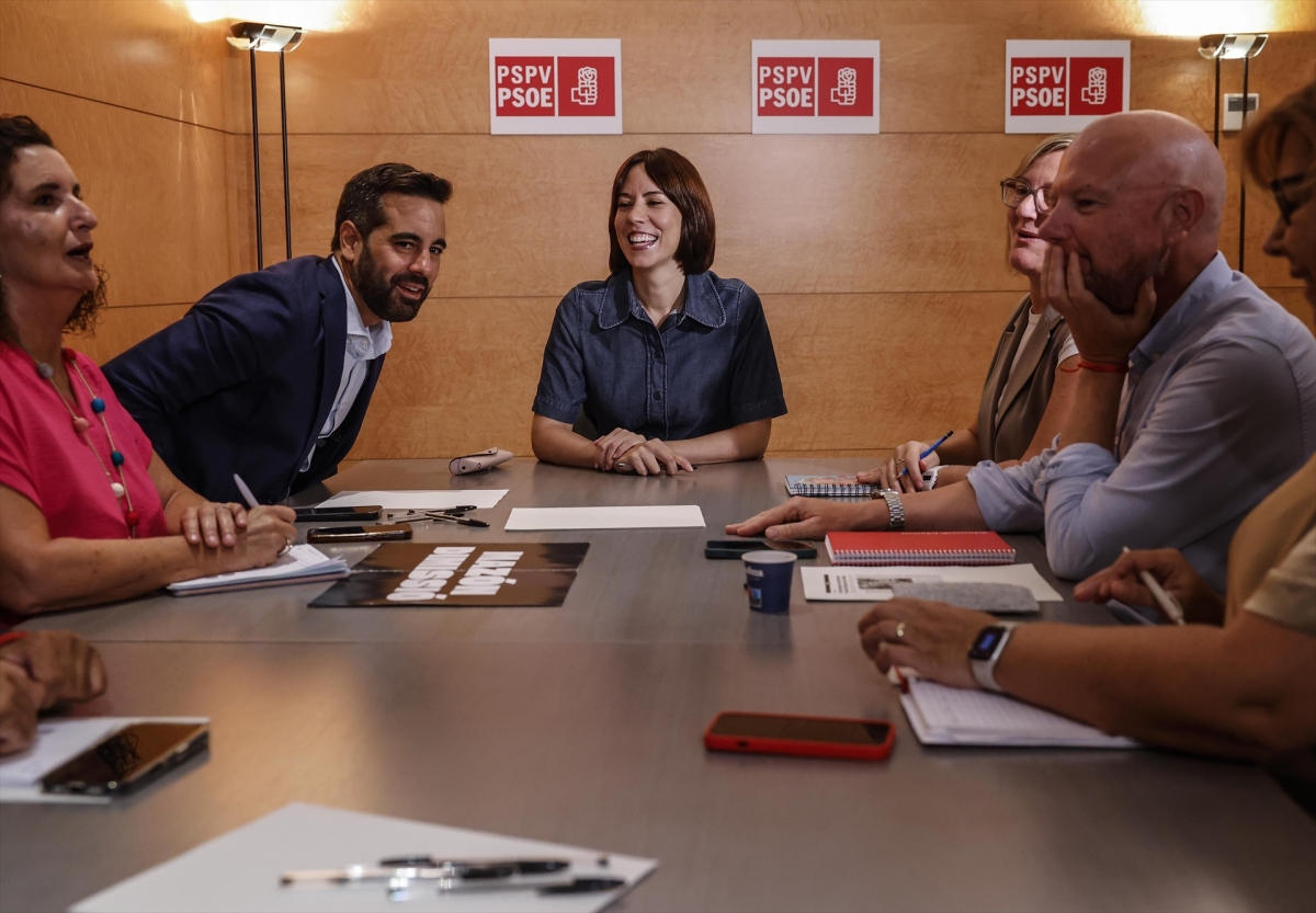 Reunión de Diana Morant con a dirección del grupo parlamentario socialista.