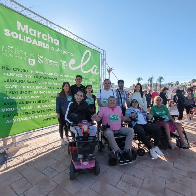 Peñíscola se vuelca con la ELA con una marcha solidaria de más de 500 participantes